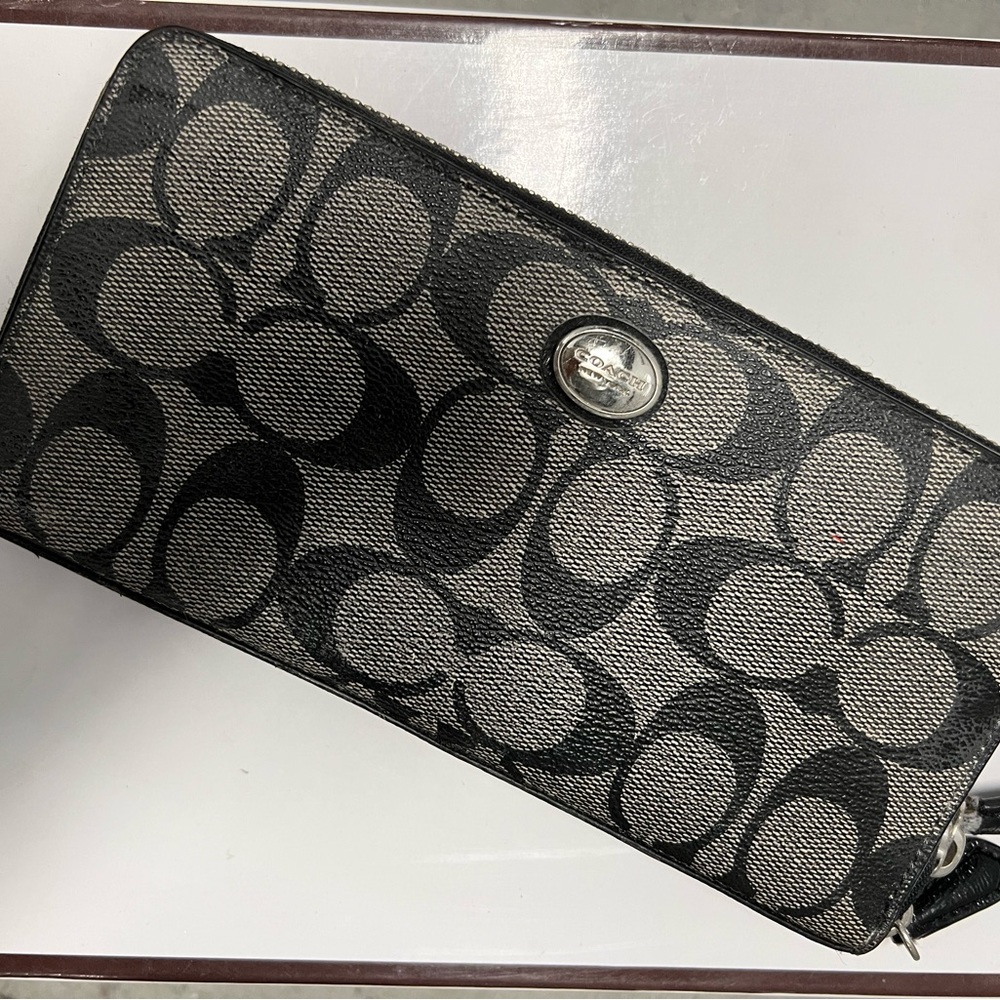 Coach Matching Set - Picture 4 of 6